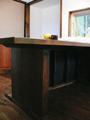 古材のテーブル兼カウンター